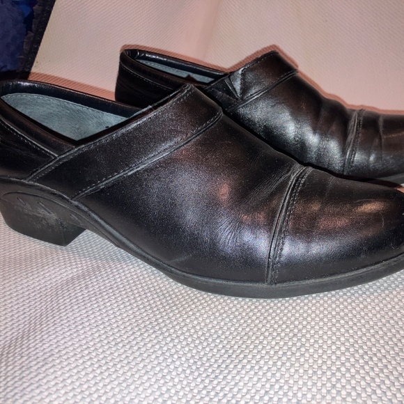 Ariat Women's Cap Toe Slip On Black Leather Flats - Picture 2 of 7